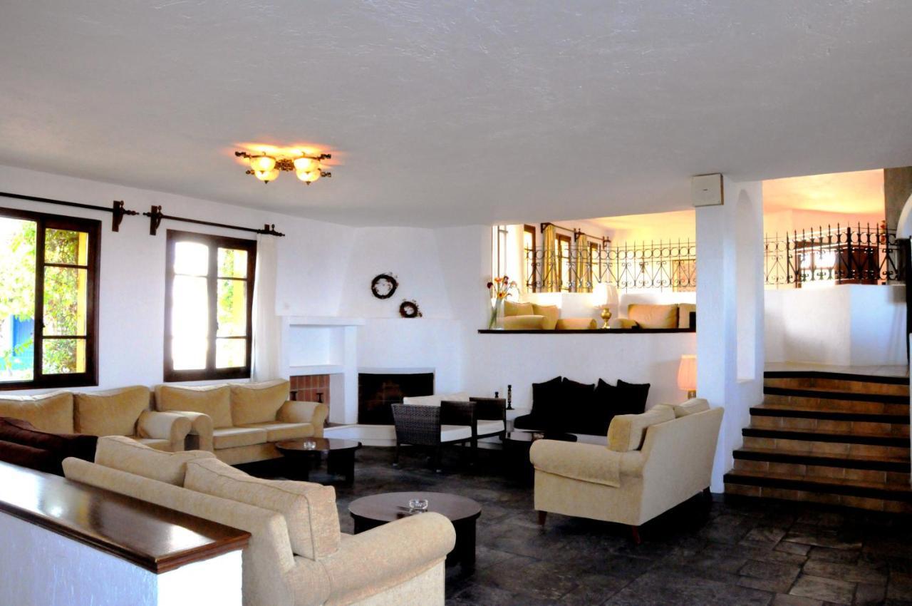 Hotel Village & 4*