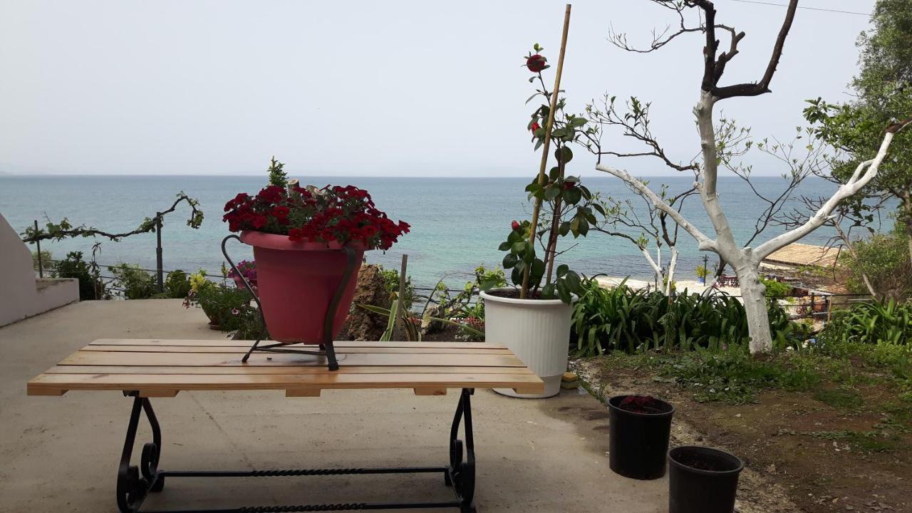 Apartment George's Sea View Mesongi
