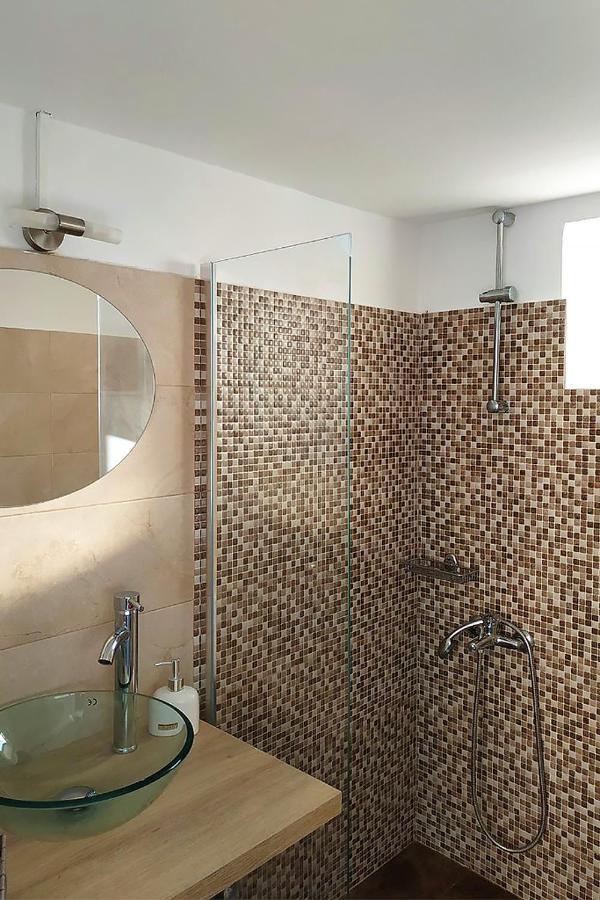 Ariadne,traditional In Centre Of Poros Apartment *