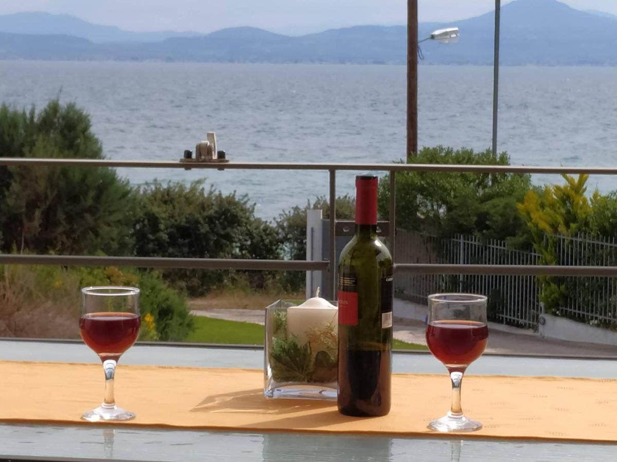 Beautiful House By The Sea,loutraki Skaloma. Holiday home