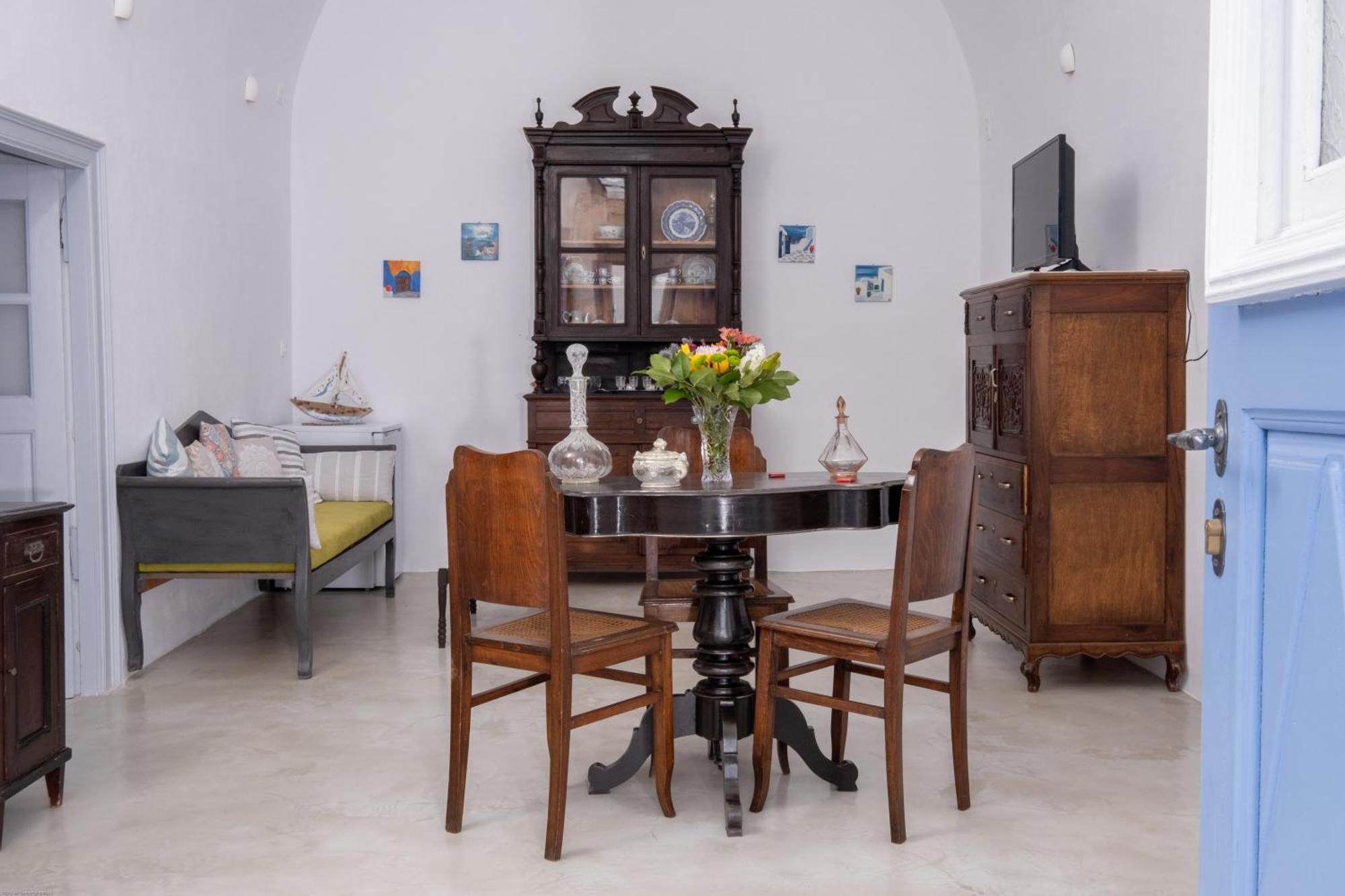 Villa Labyrinth Traditional