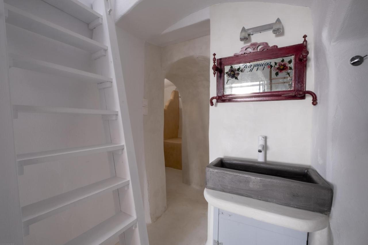 Villa Labyrinth Traditional *