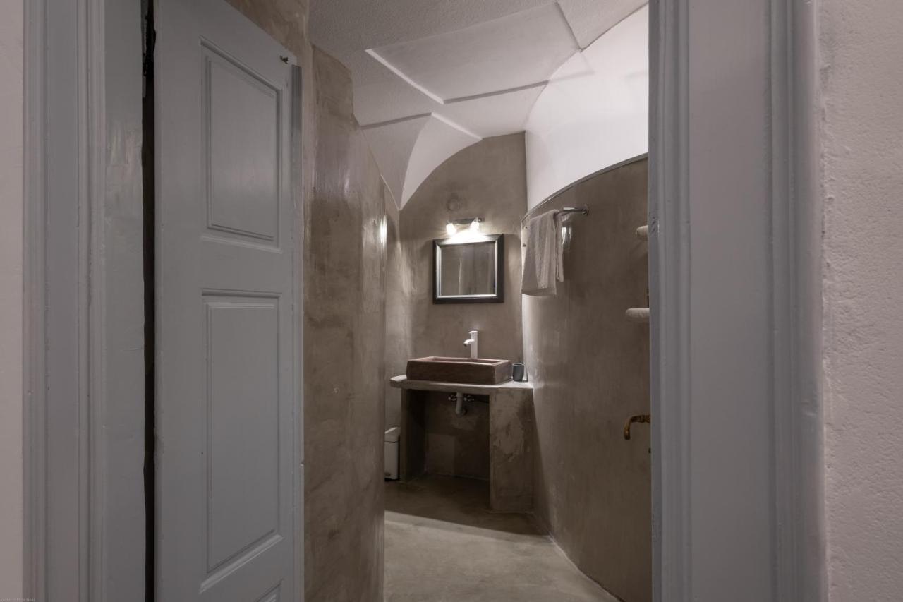 Villa Labyrinth Traditional