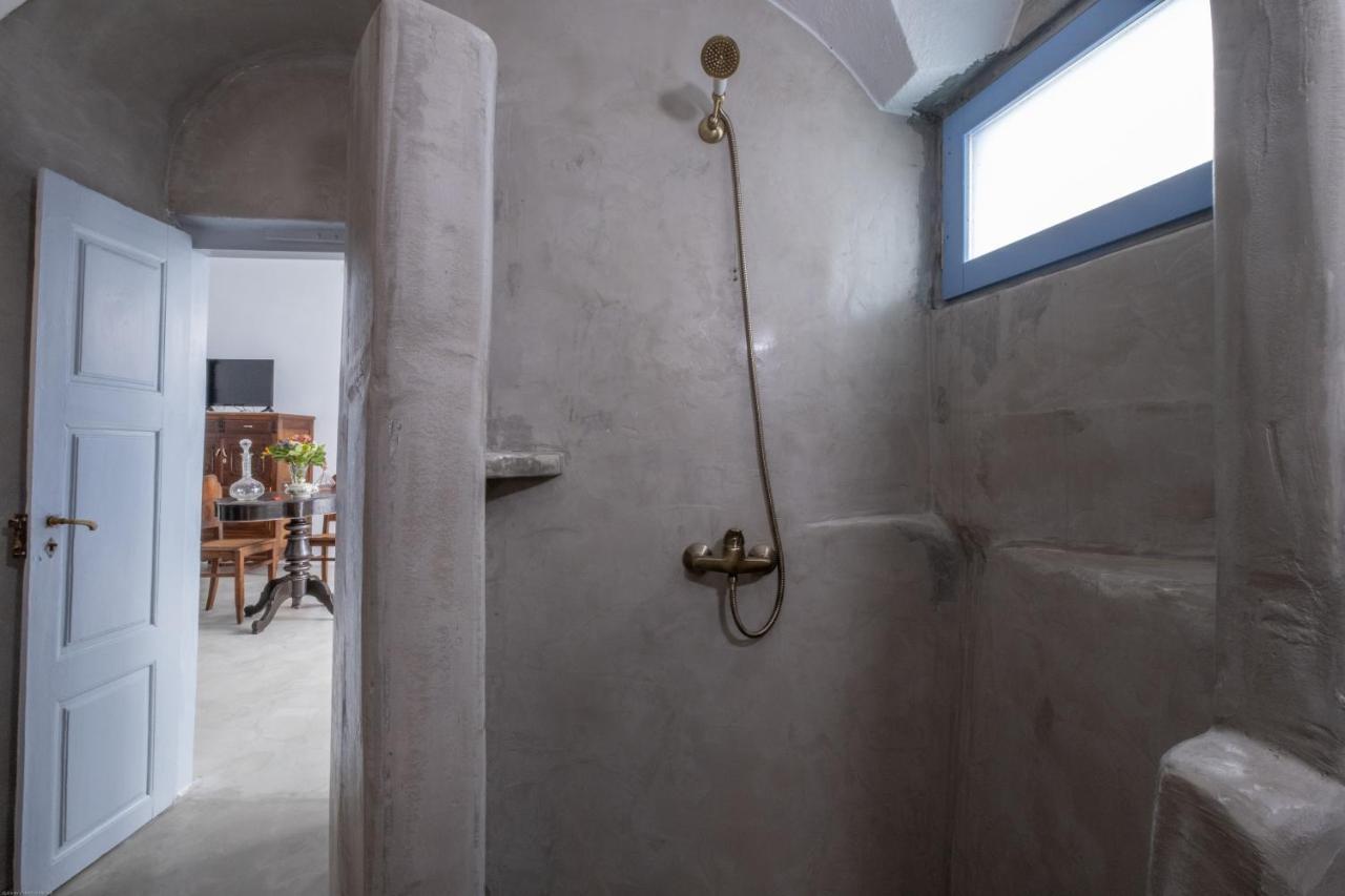 Villa Labyrinth Traditional
