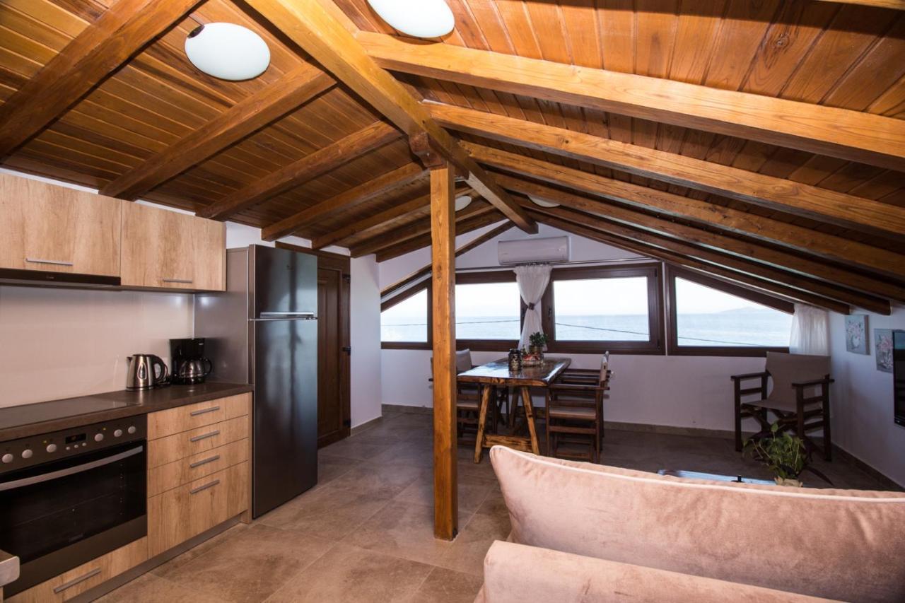 Golden Attic Apartment Nea Roda