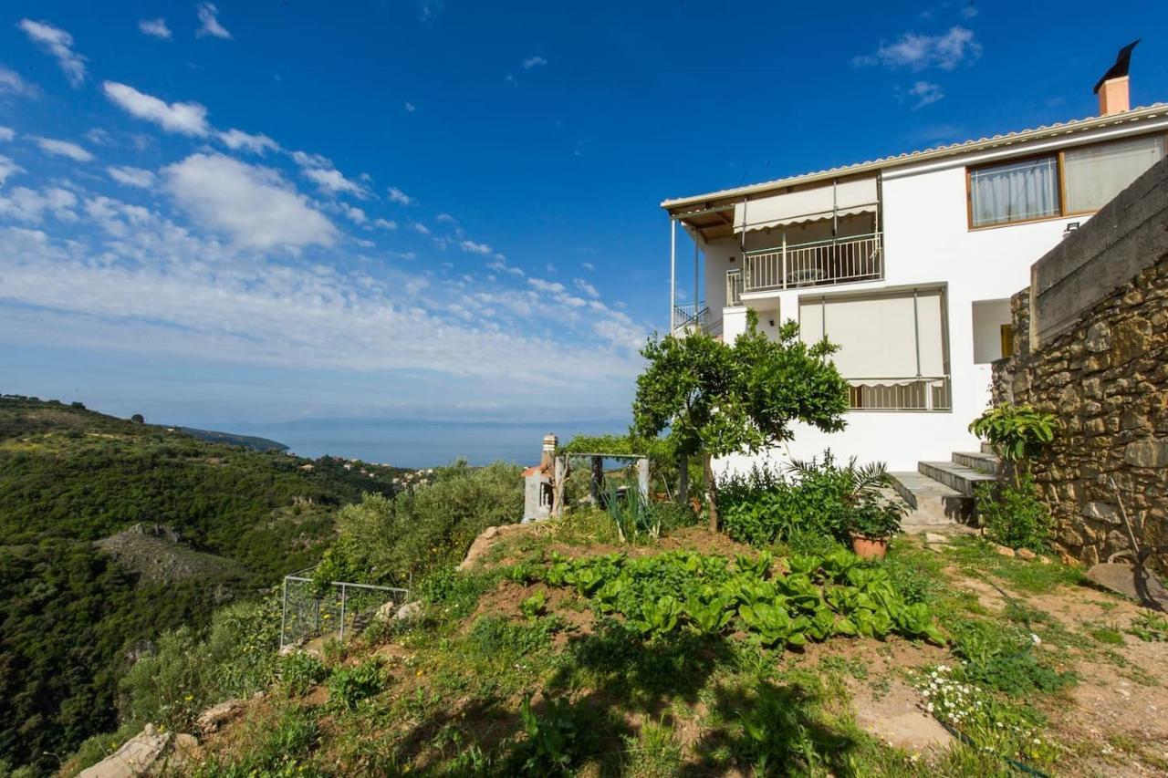 Breathtaking Sea View, Close To The Holiday home Kalamata