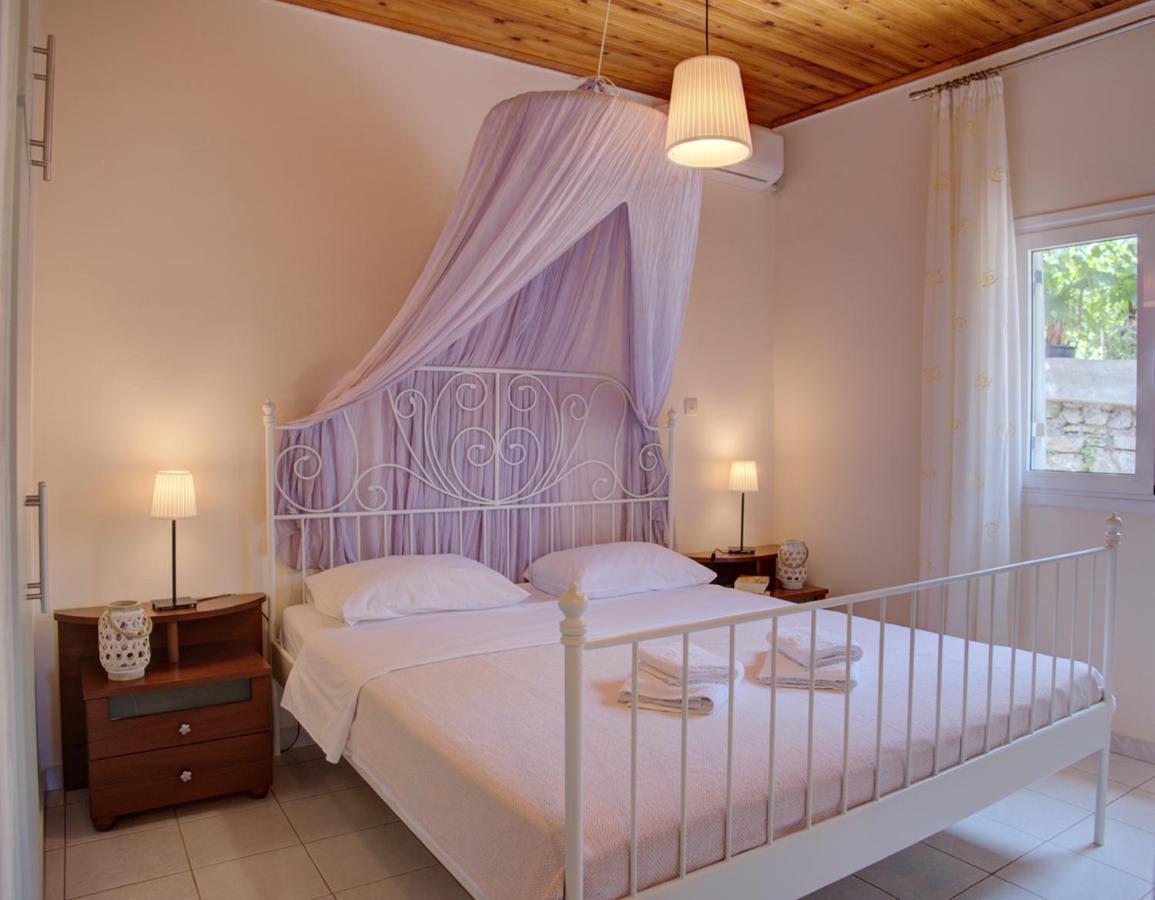 Agia Triada * Koroni (Messinia)