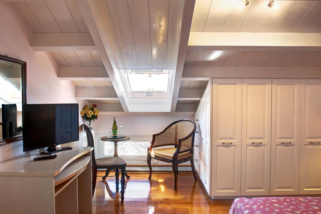 Stella's Attic In Spianada - Old Town Corfu (city)