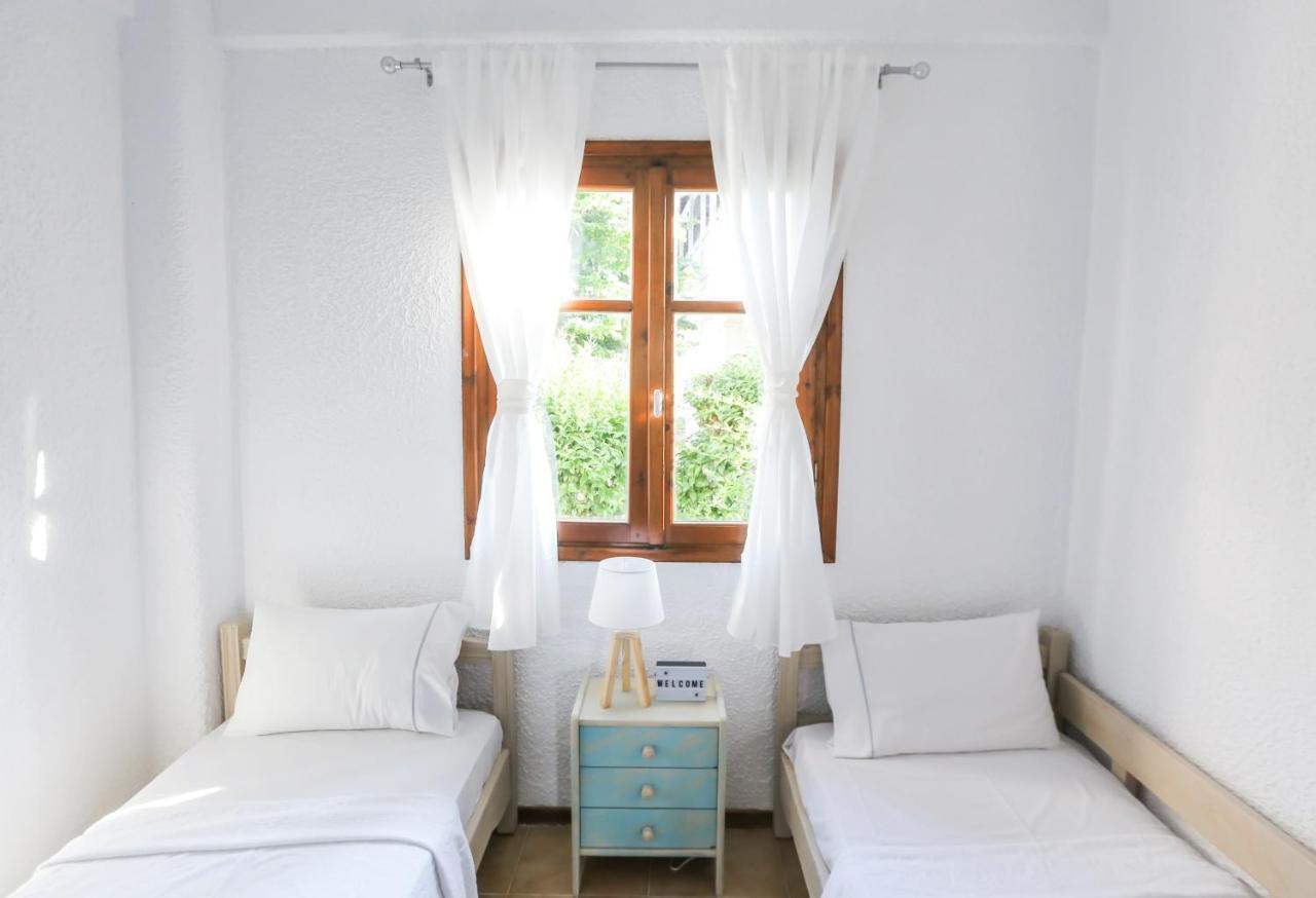 Beachfront Deluxe Apt.