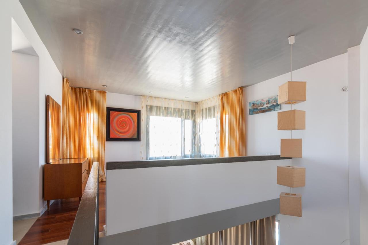 Apartment Red Beachfront