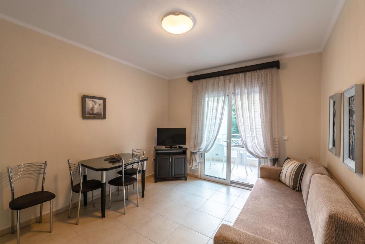 Niki Apartment *