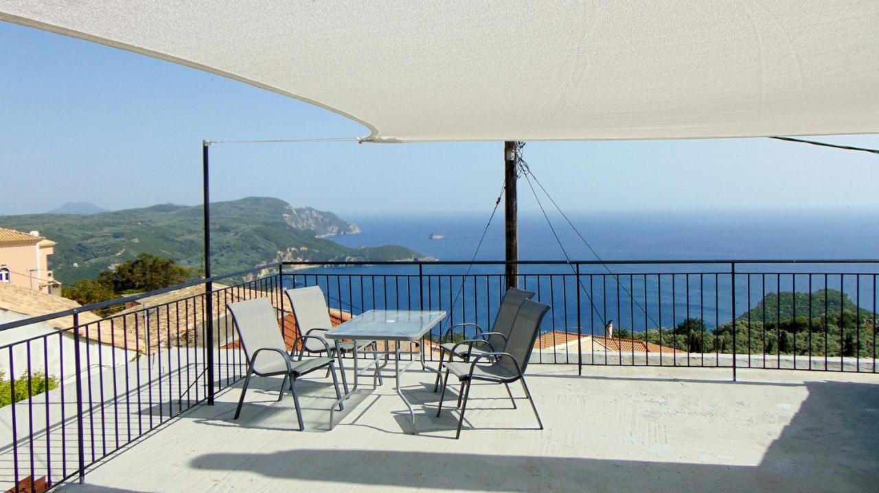View House * Lakones
