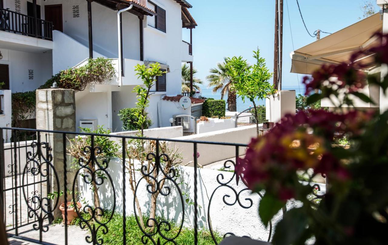 Beachfront Deluxe Apt. * Pefkochori