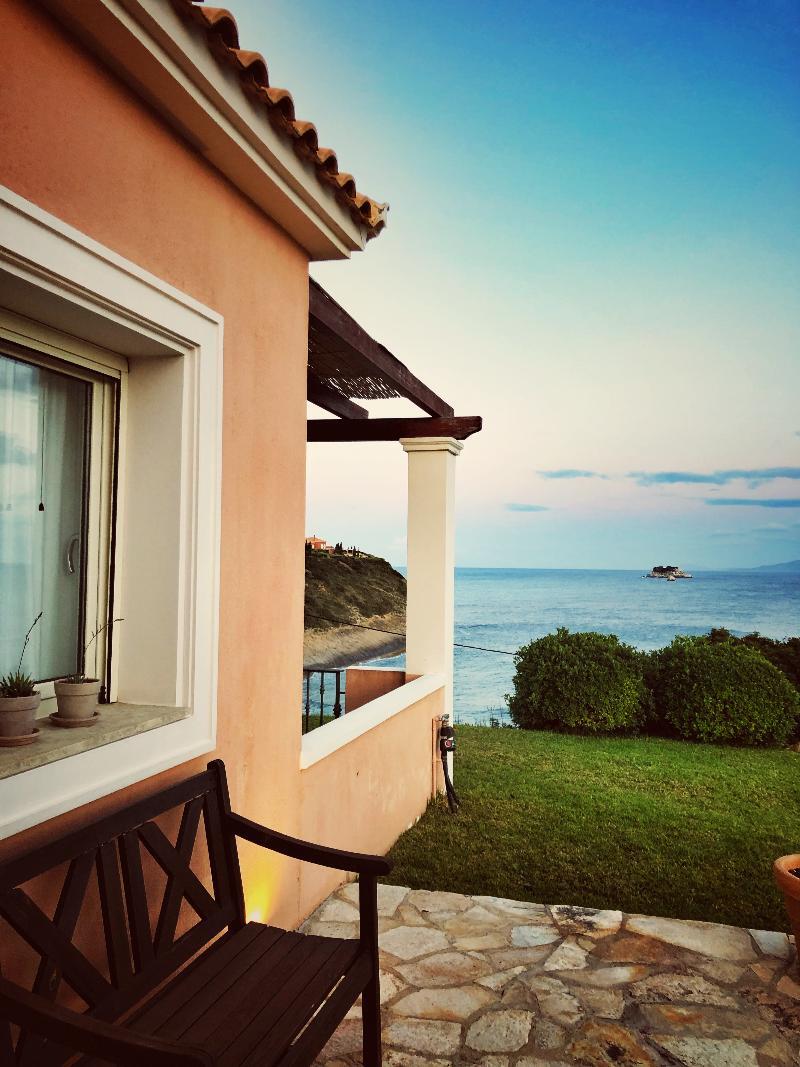 The Seasons Hotel 3*
