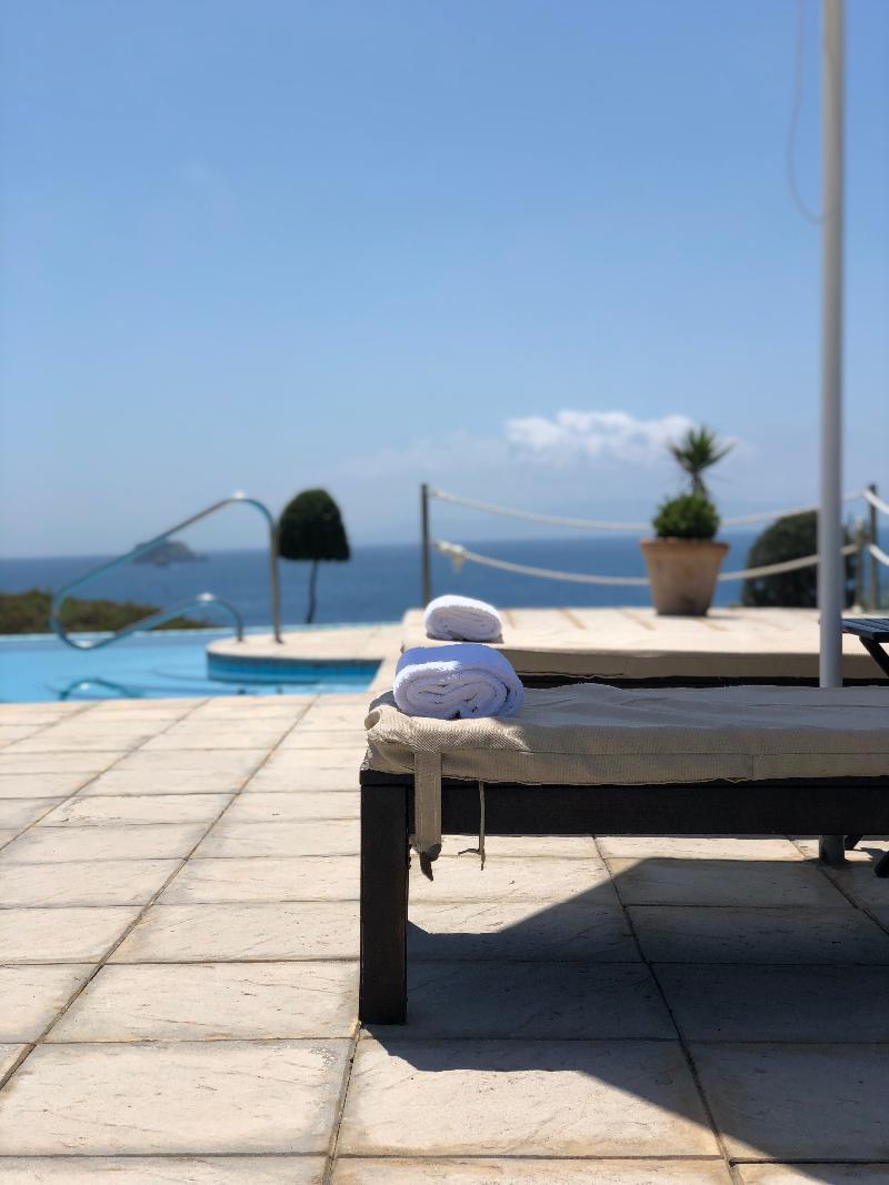 Hotel The Seasons Mousata