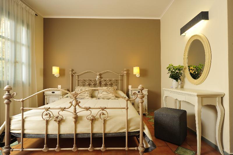 Mythos Boutique Hotel 4*