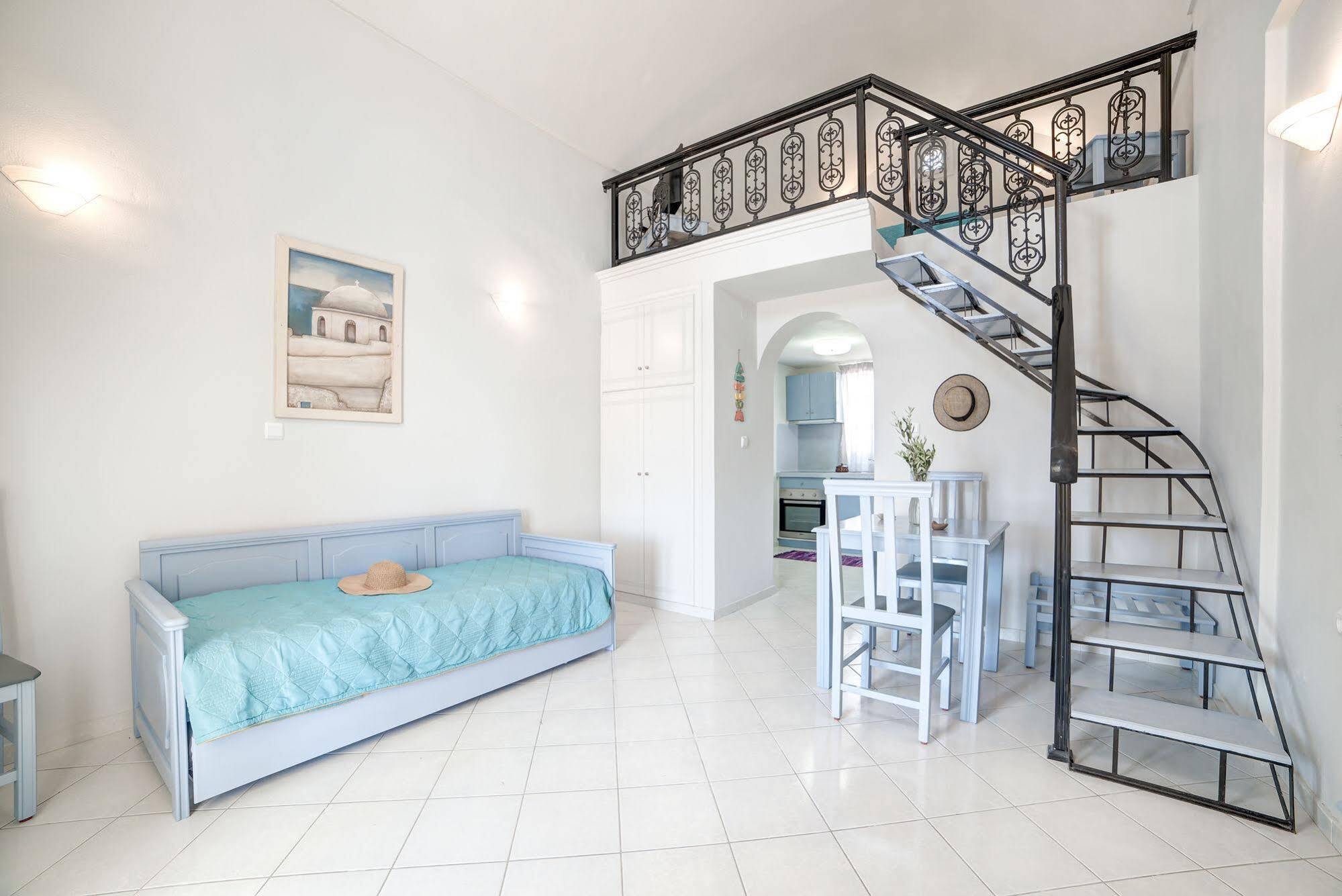 Monolithia Apartment *