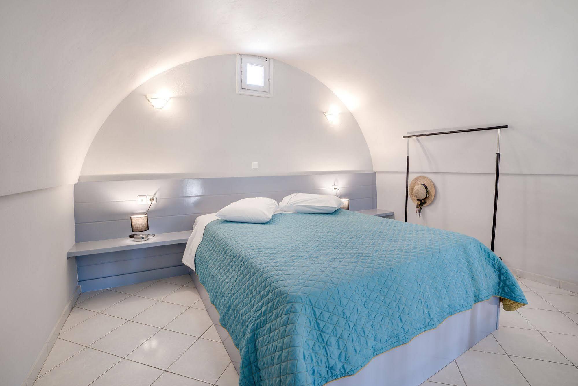 Monolithia * Monolithos (Santorini)