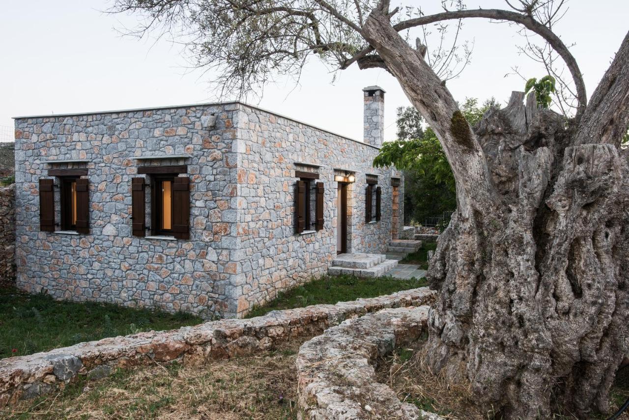 Aradena Traditional House 4 *