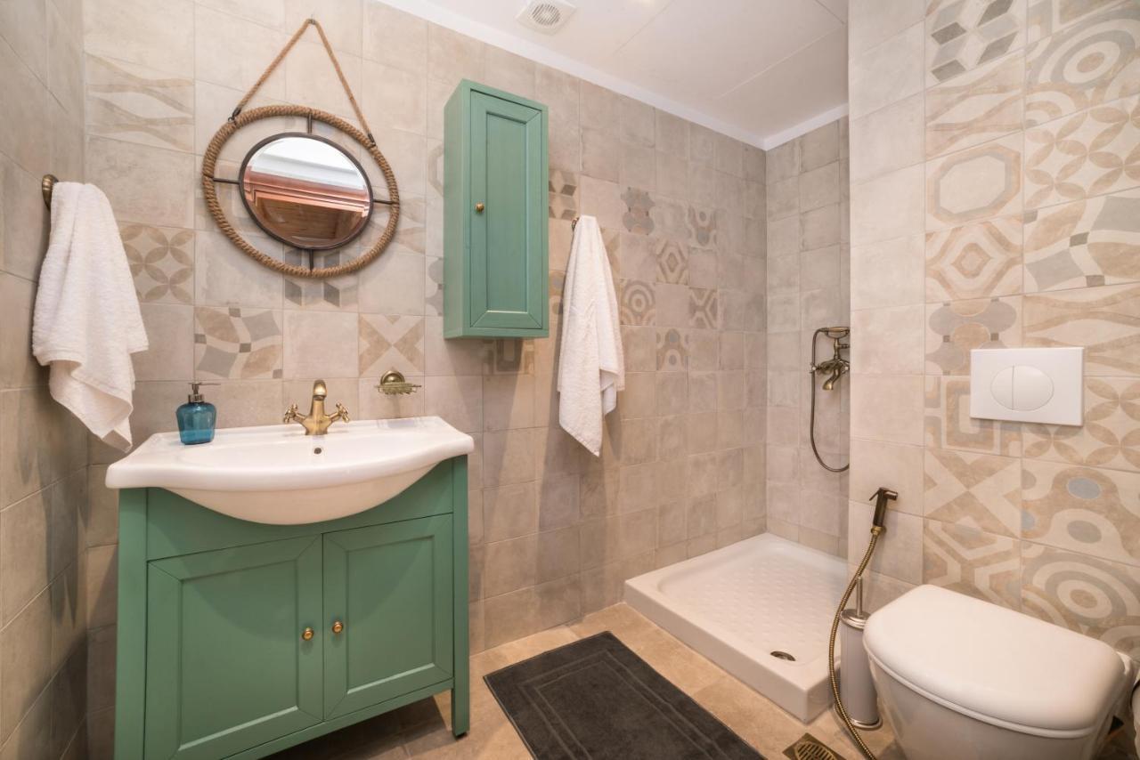 Aradena Traditional House 4 *