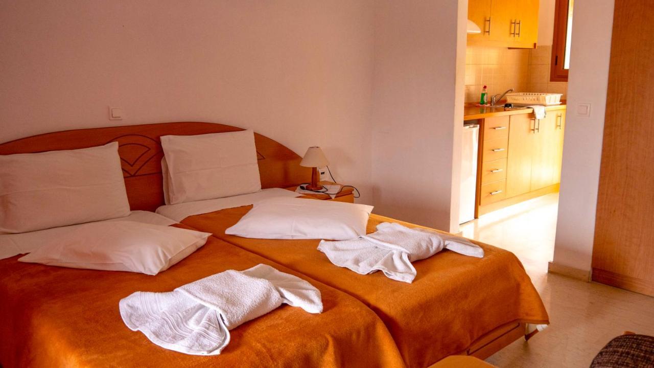 Aparthotel Tria Adelphia Arillas (Corfu)