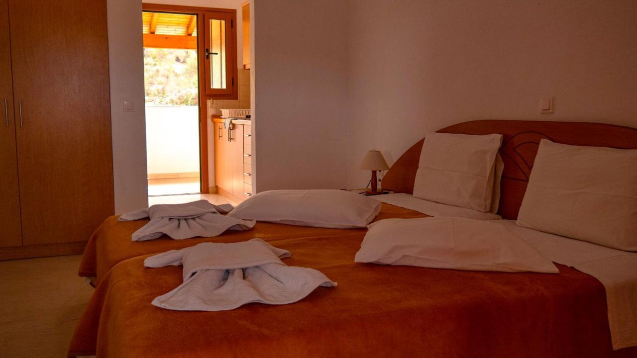 Tria Adelphia 2* Arillas (Corfu)