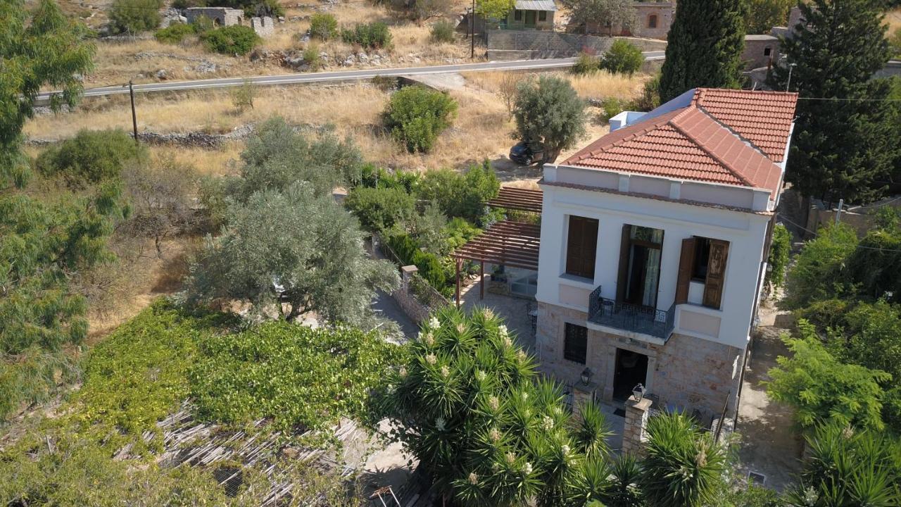 Hotel Traditional Ianthe 3*