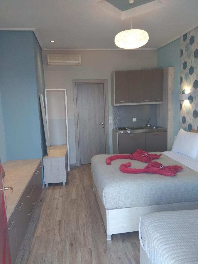 Toula * Petra (Lesbos)