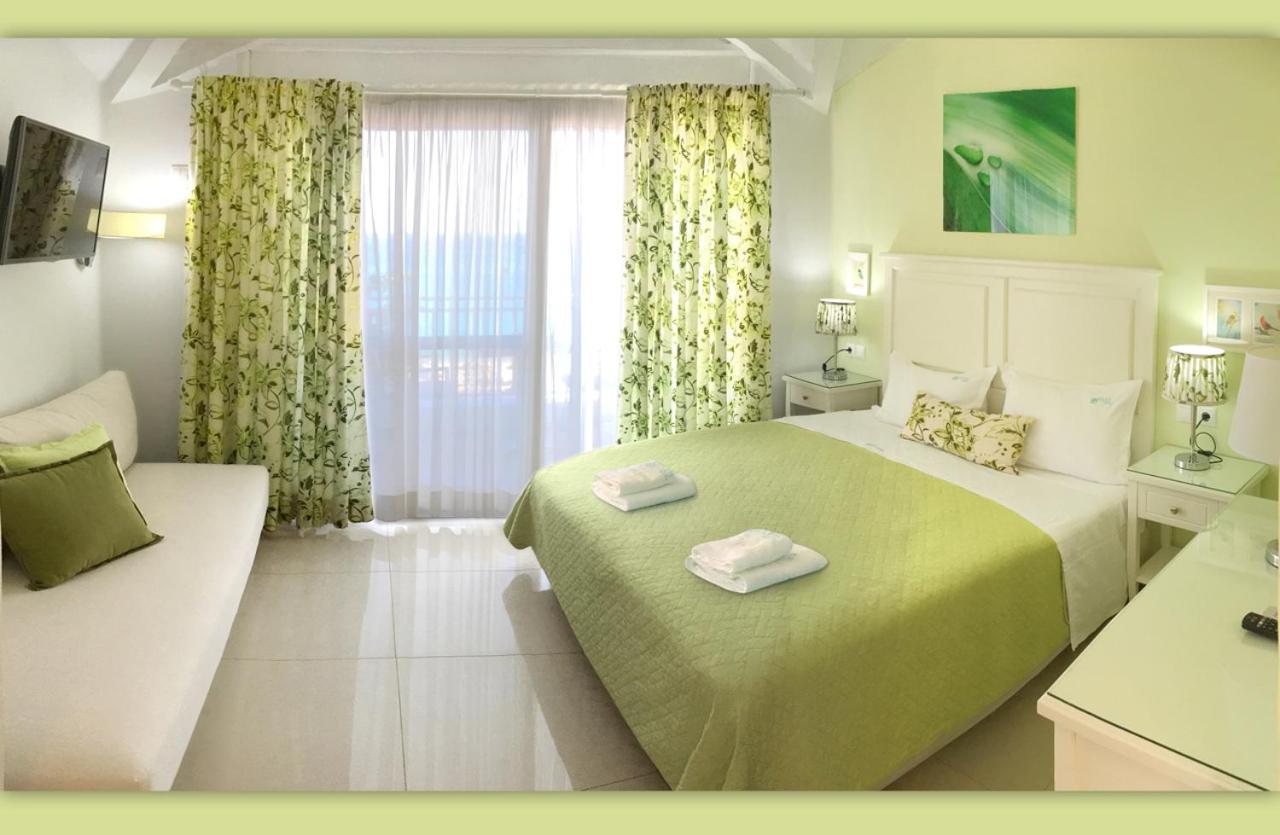 Aparthotel Haris And Paralia Vrachou