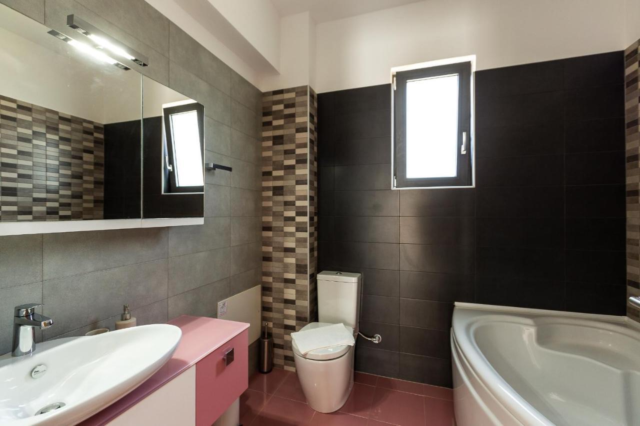 Kalli Crete Adelianos Kampos