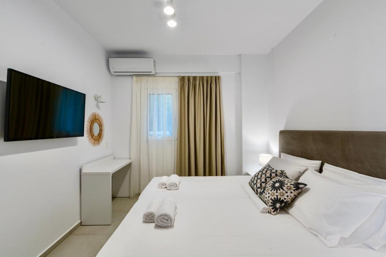 Izabela With Private Pools Apartment *