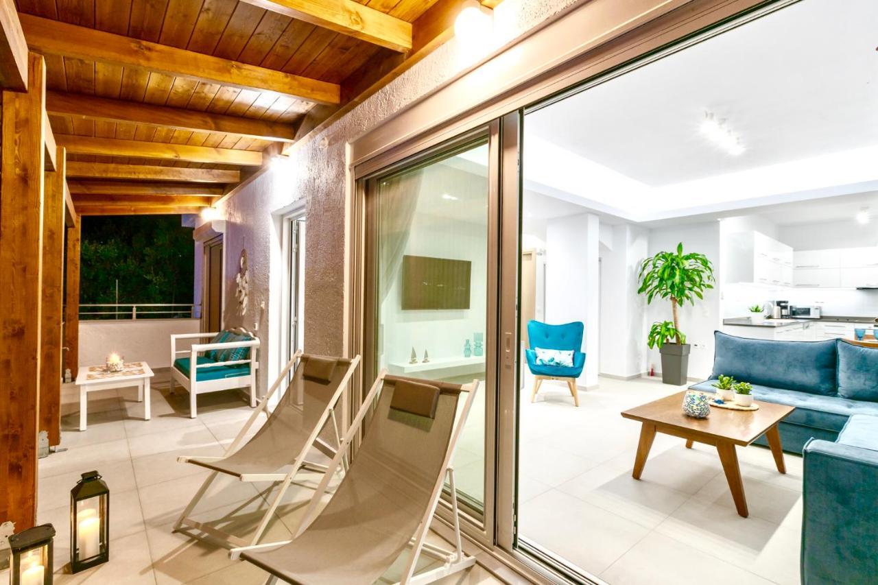 Izabela With Private Pools Apartment *