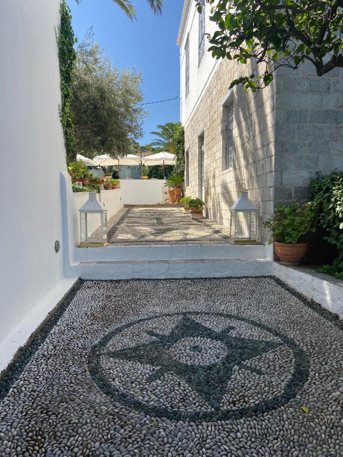 Economou Mansion 4*