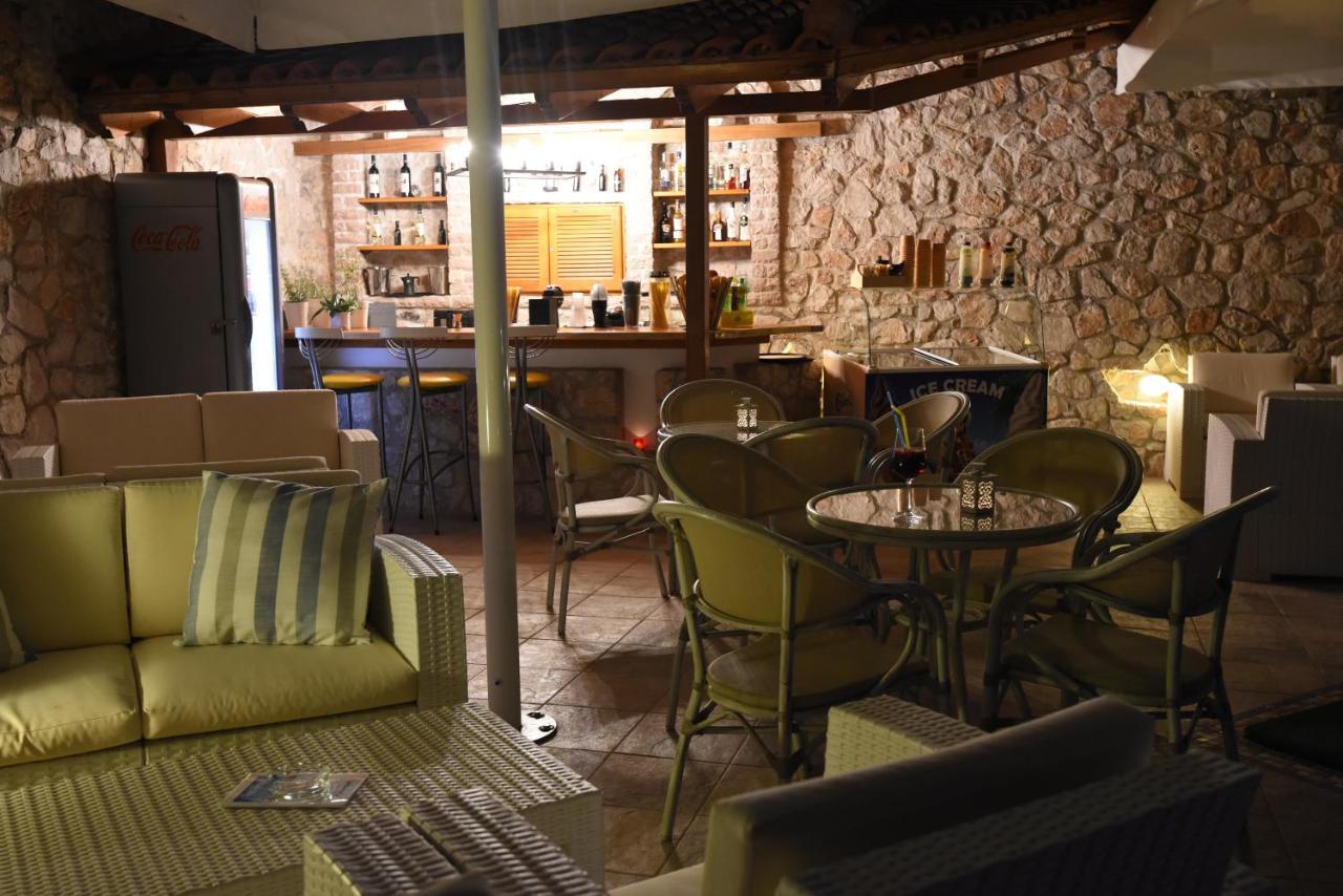 Viaros Aparthotel 3*