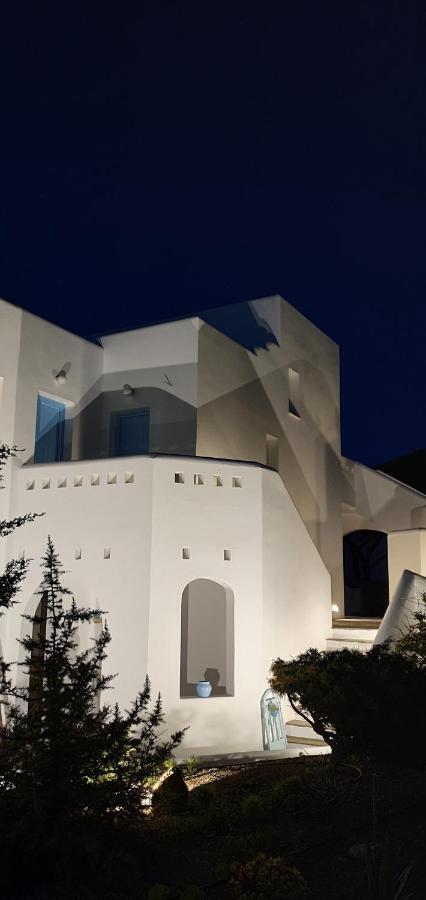 Sarakiniko 2* Adamantas (Milos)