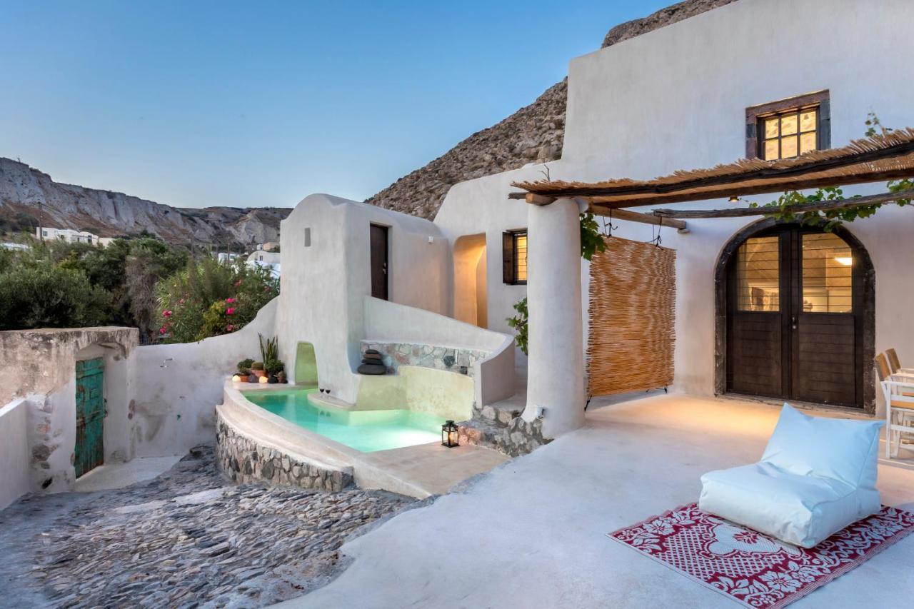 Canava In Santorini Emporio (Santorini)