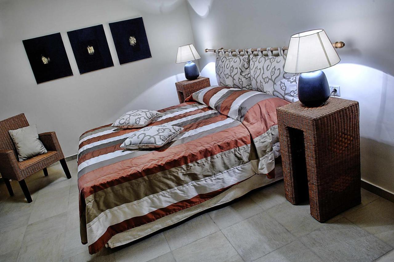 Villa Spacious With Private Pool And Sea View, Just 150 Meters From The Sea