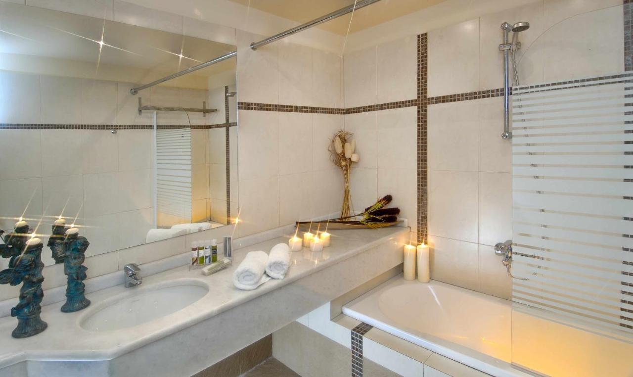 Spacious With Private Pool And Sea View, Just 150 Meters From The Sea Villa