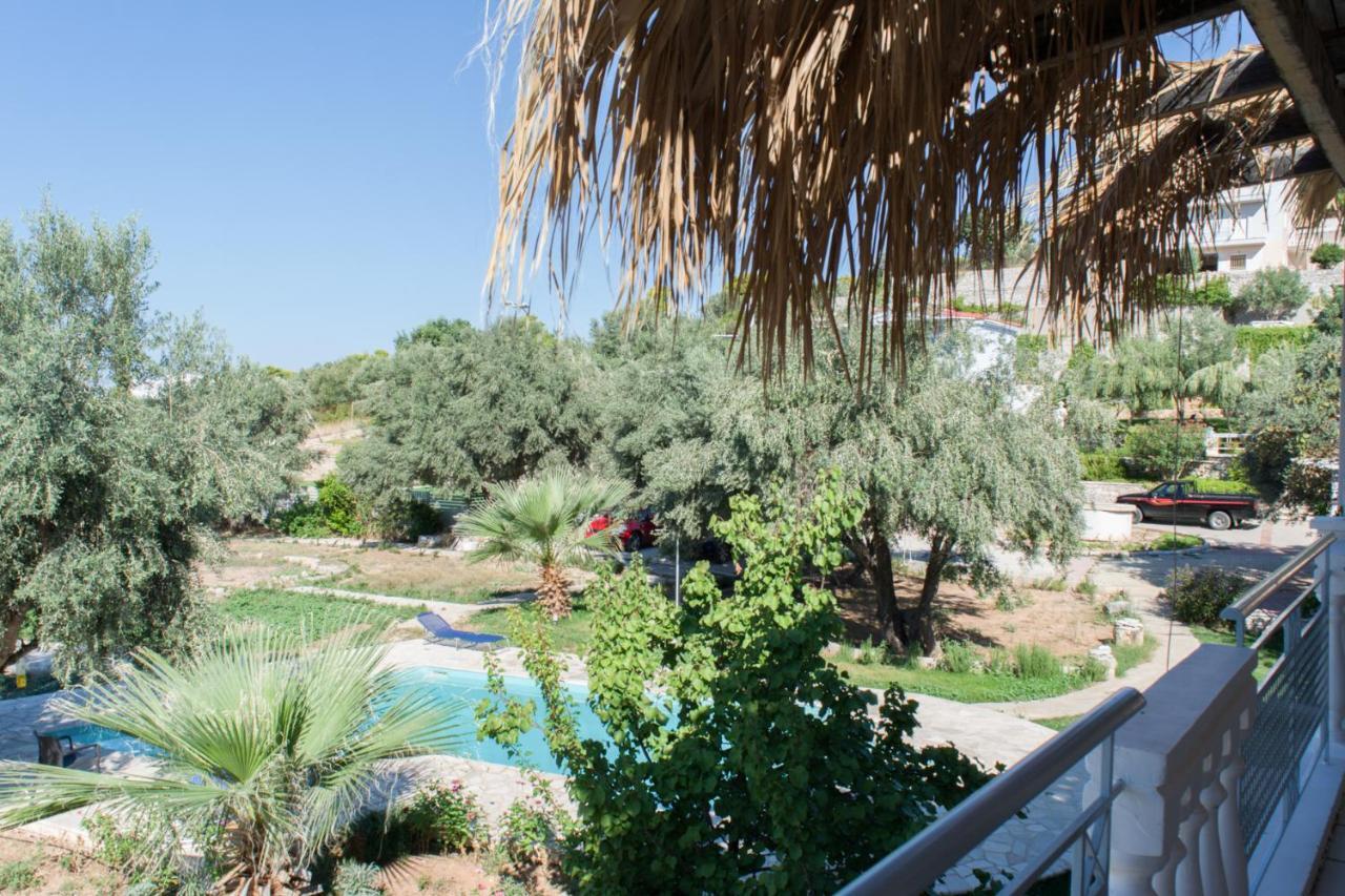 Apartment Doroufi