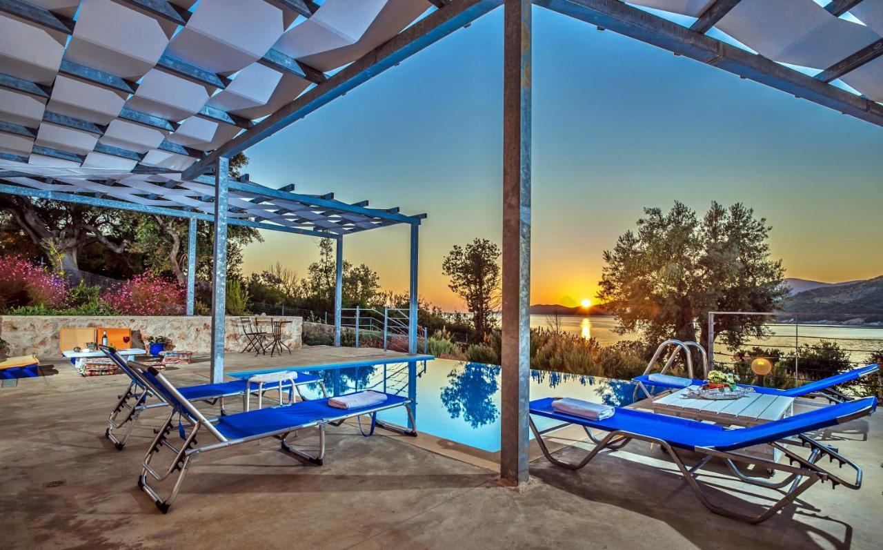 Zidanos Luxurious Sea Front *