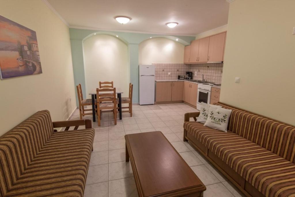 Olive Tree Hotel 2*