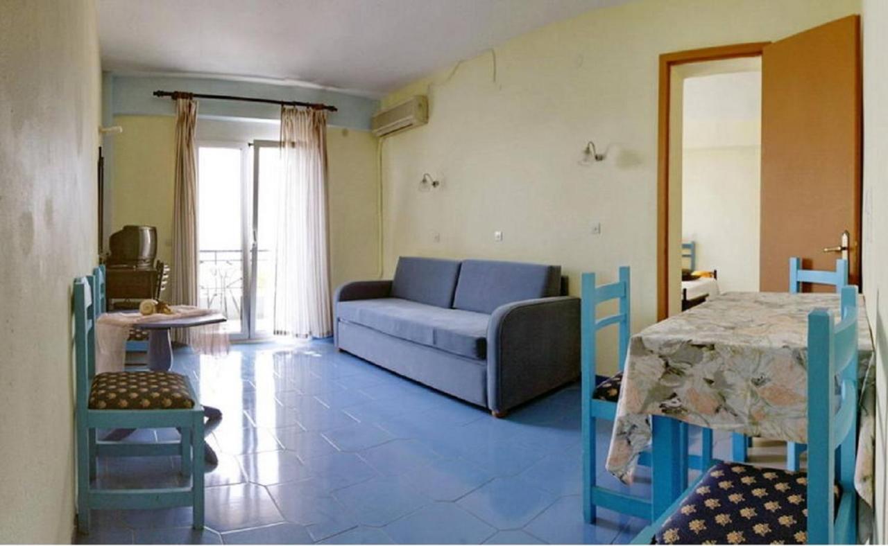 Pebble Aparthotel 2*