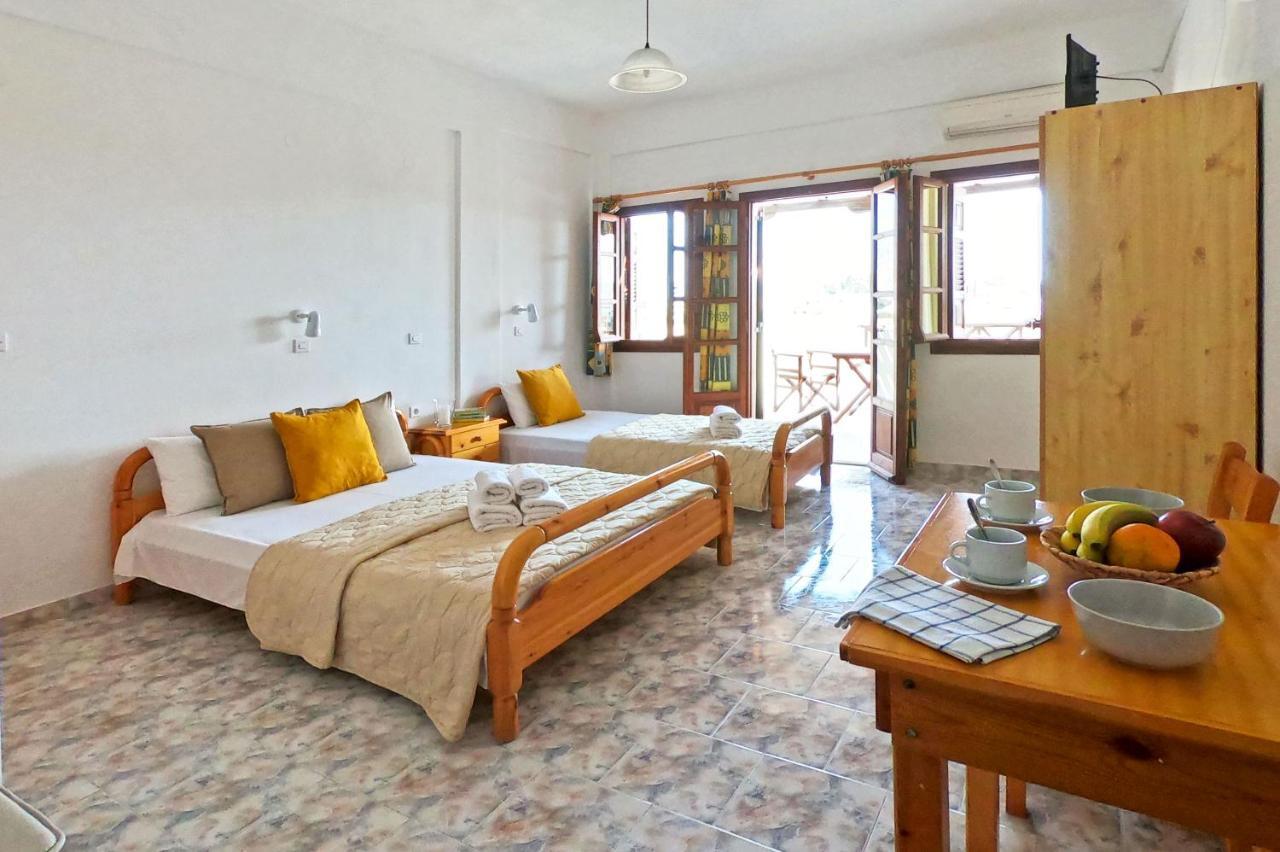 Almyra Apartment Perissa (Santorini)
