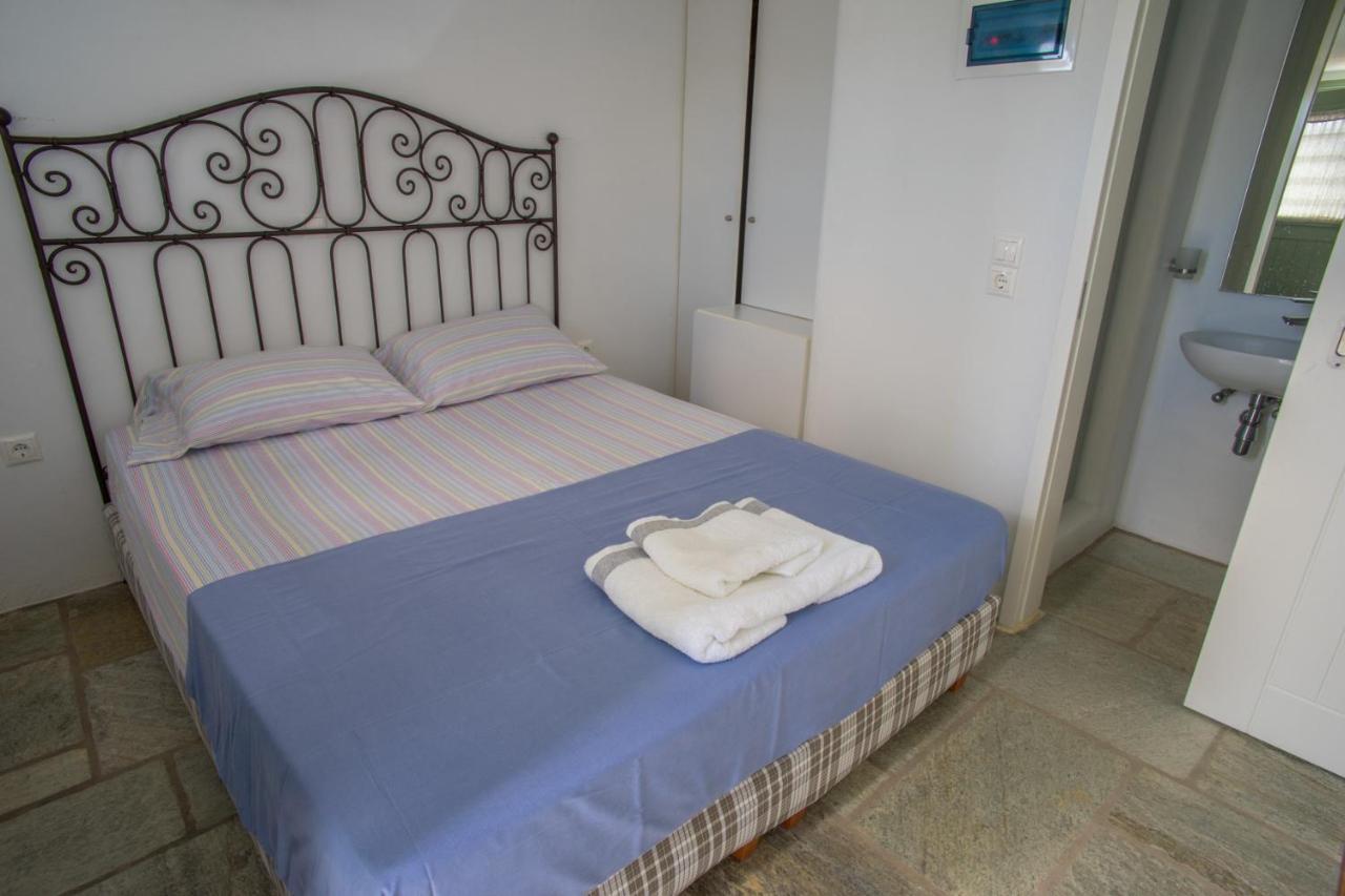 Joy With Private Pool, Close To Naoussa Kostos