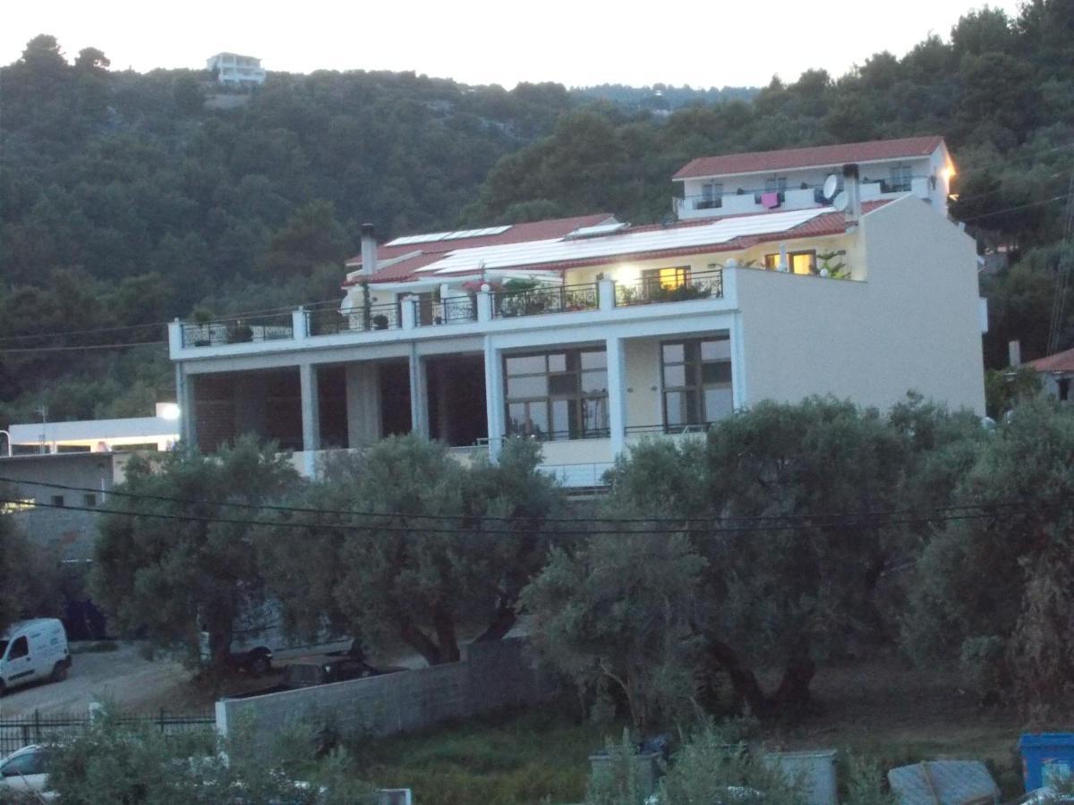 Rhodon House Apartment