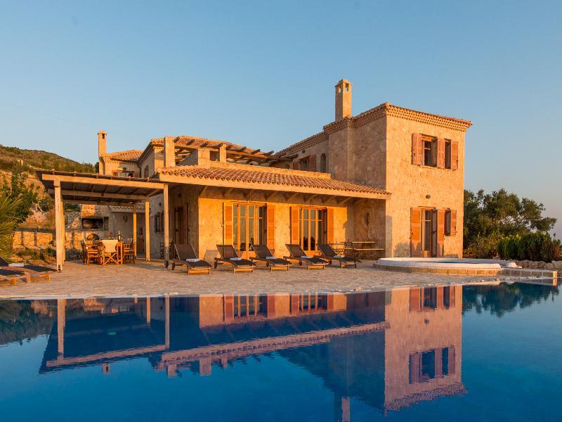 Villa Blue Caves - Exceptional With Private Pools Direct Access To The Sea Korithion