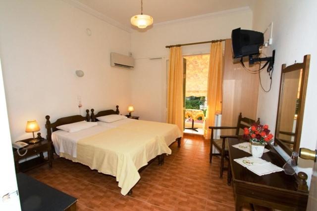 Adonis Aparthotel 2*