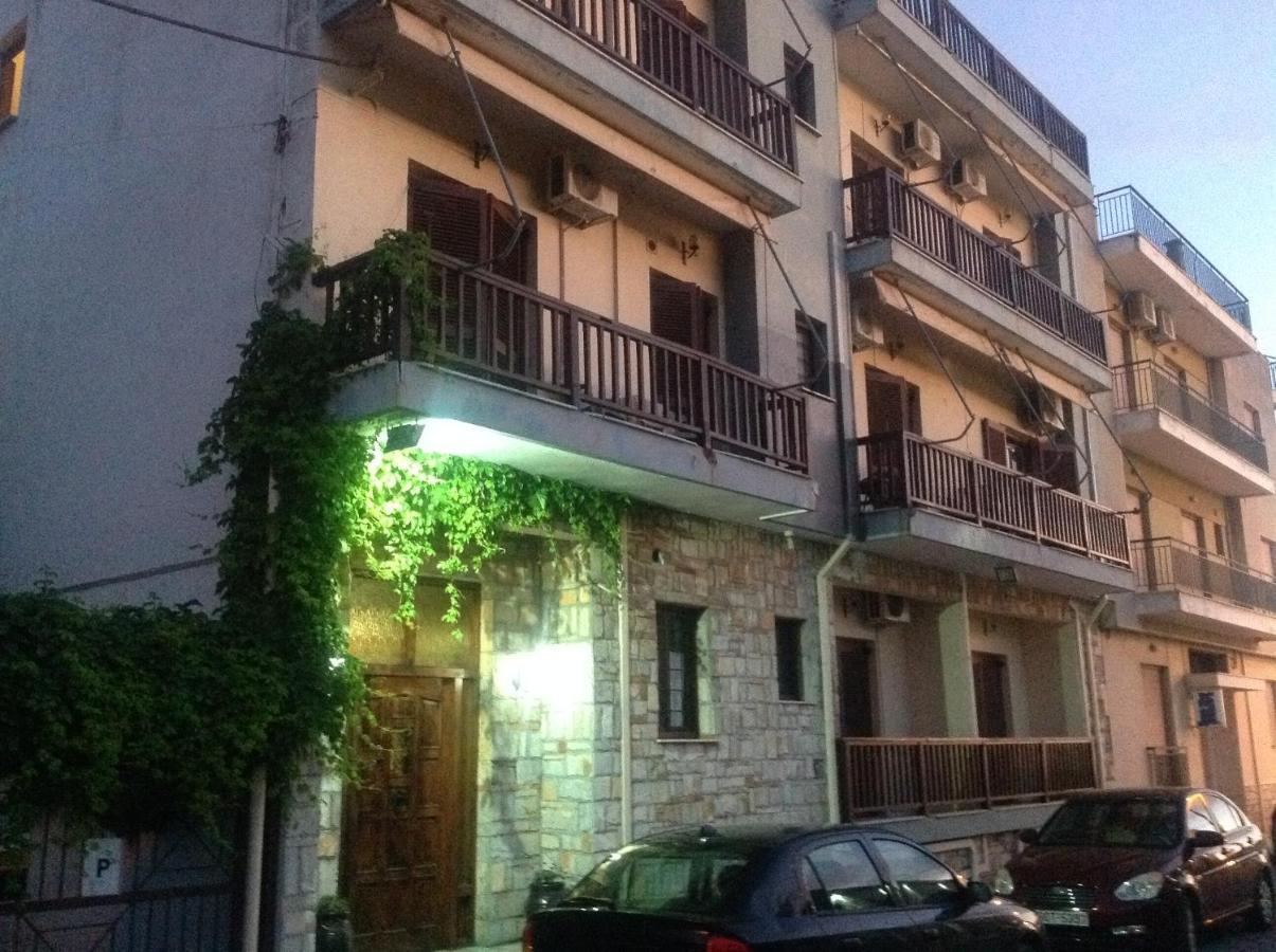 Filippos Apartments: Seaside Panoramic Views * Agria