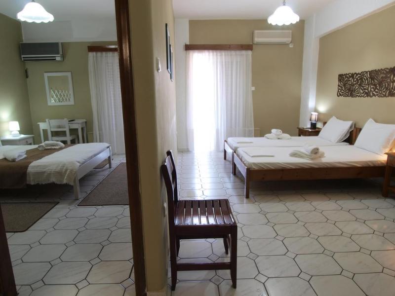 Kleopatra Traditional Stoupa