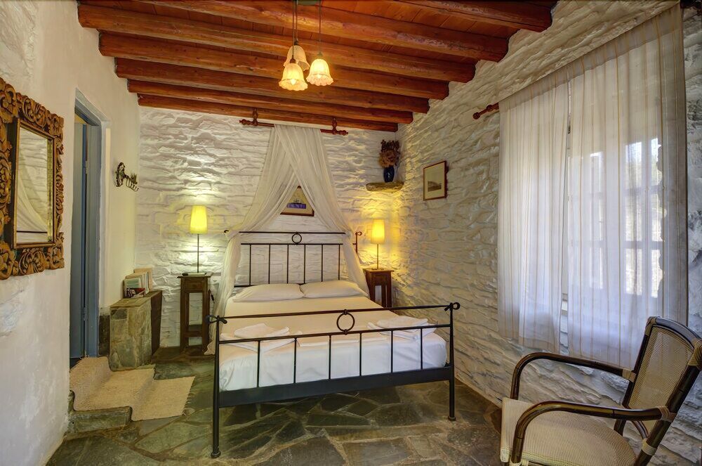 Cavo Perlevos Studios 3*